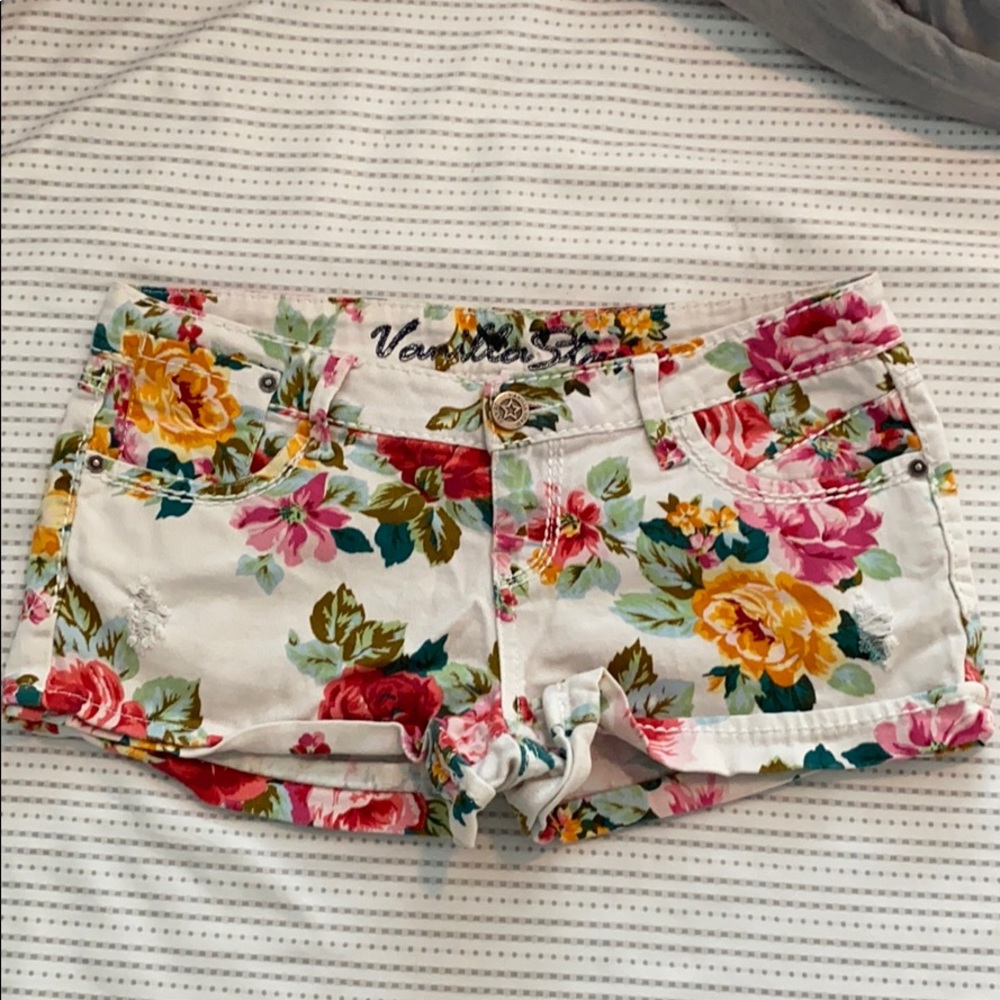 Vanilla Star Shorts